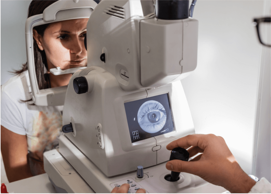 dryAMD.eu Paziente sottoposta a fotografia del fundus.